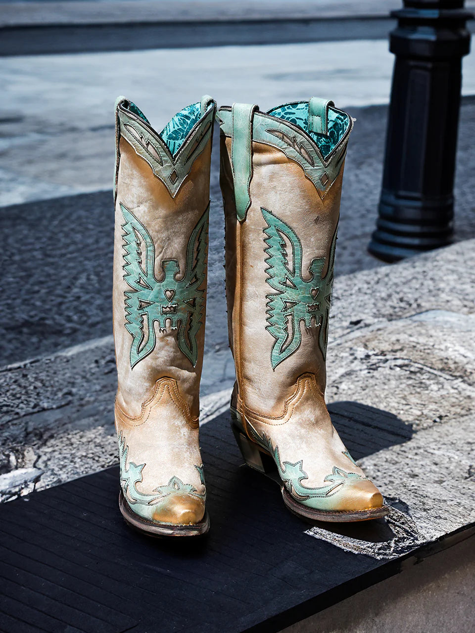 Corral - A4302 Bone/Turquoise Tall Eagle Overlay