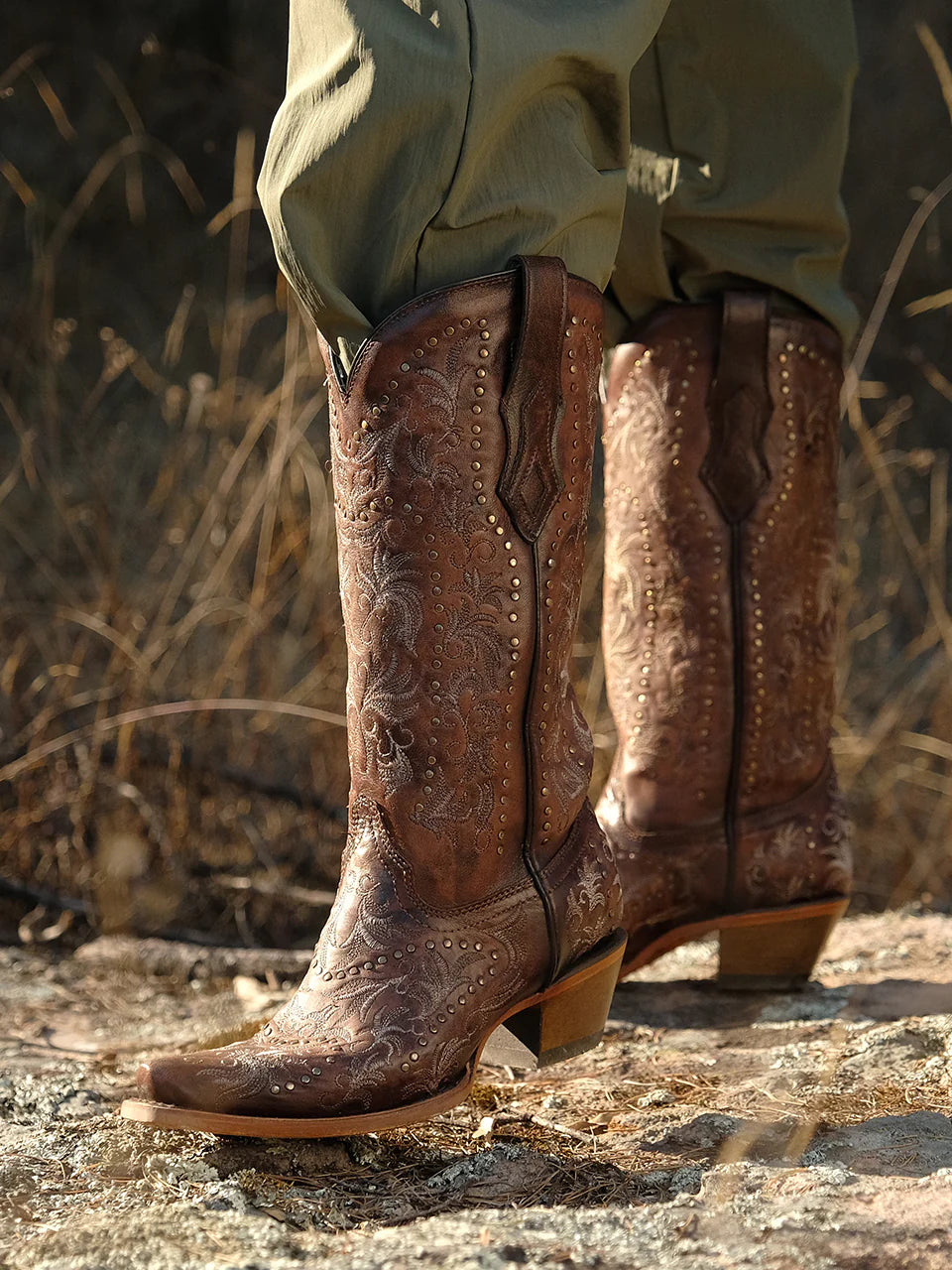 Corral - C3972 Maple Embroidery and Studs