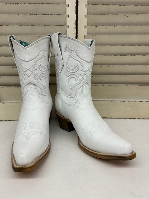 Corral - Z5071 White Embroidery