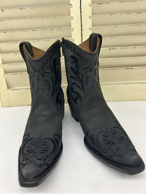 Corral - L6225 – Black Floral Embroidery Ankle Cowboy Boot