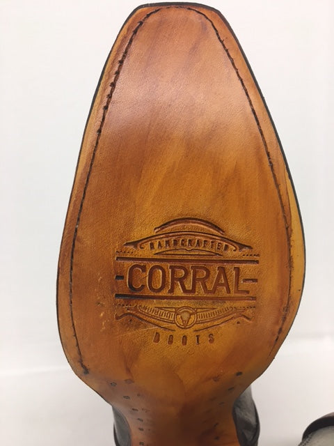 Corral -A4159 White/Black Overlay & Embroidery
