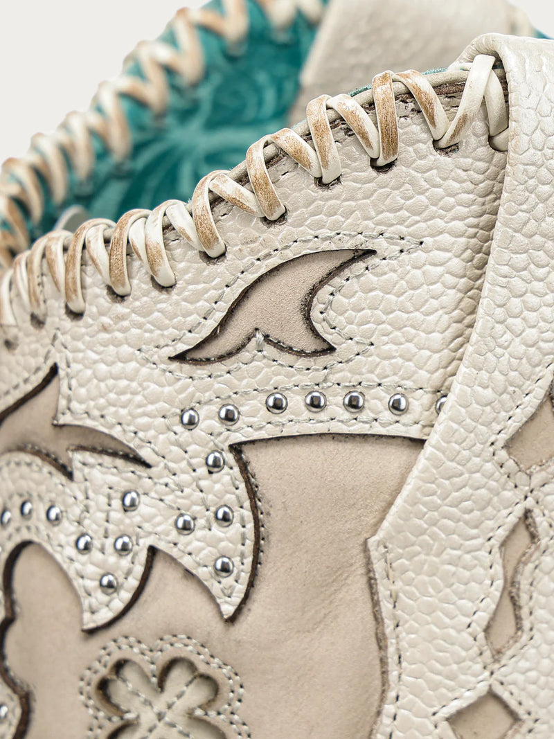 Corral - A5069 Bone Horseshoe Overlay with Embroidery and Studs