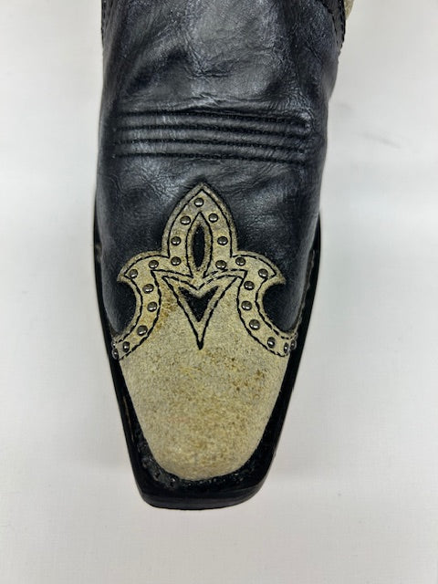 Corral - A4864 Grey Horseshoe Overlay with Embroidery and Studs